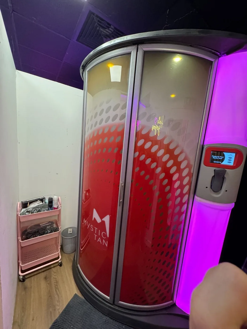 Private spray tan suite at Luxe Glow Studio